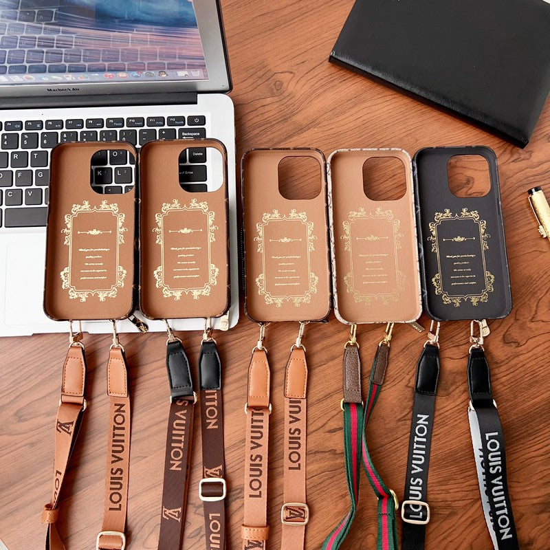 Funda para iPhone con cadena y tarjetero Lou GG