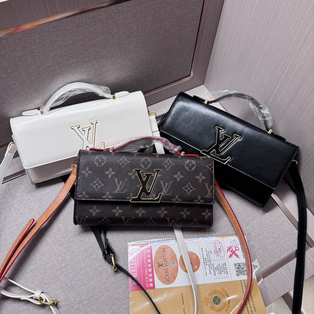 Sophisticated Leather Hand bag: Where Luxury Meets Style - Bestocase