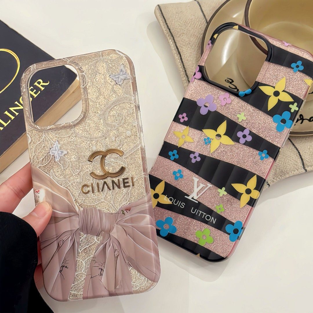 Elegancia chic: Funda de lujo para iPhone con adornos de perlas