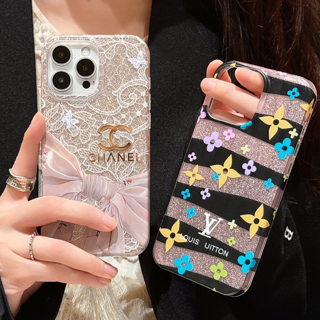 Elegancia chic: Funda de lujo para iPhone con adornos de perlas