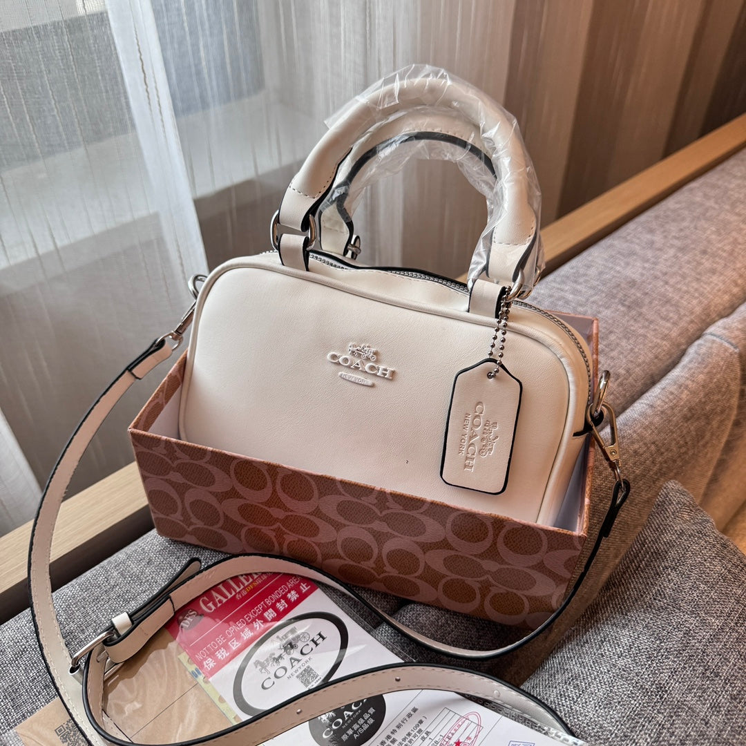 Elegant Leather Handbag: A Touch of Light Luxury - Bestocase