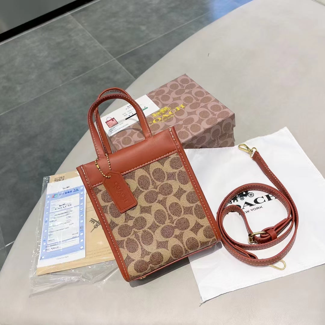 Elegante bolso de mano de piel: un toque de lujo y ligereza