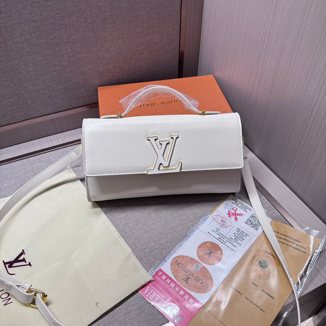 Sophisticated Leather Hand bag: Where Luxury Meets Style - Bestocase