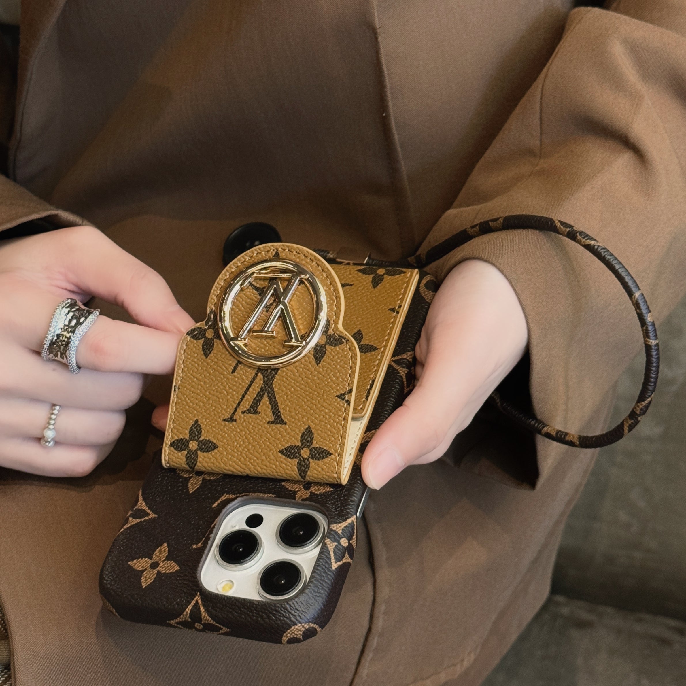 Lou Card Holder Chain iPhone Case mysite