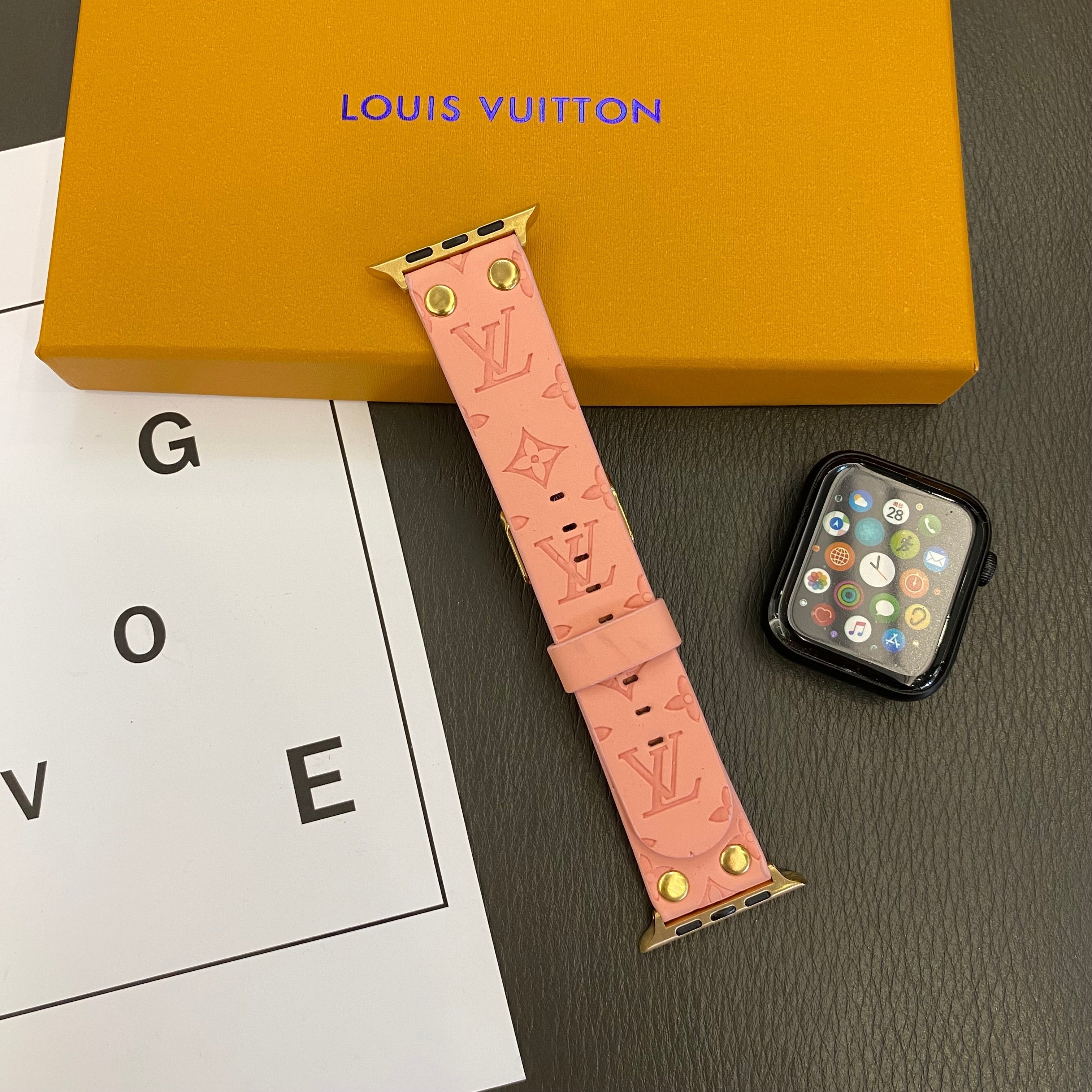 Bracelet de rechange Apple avec décoration en rivets et monogramme en relief WATCH BANDS - Bestocase