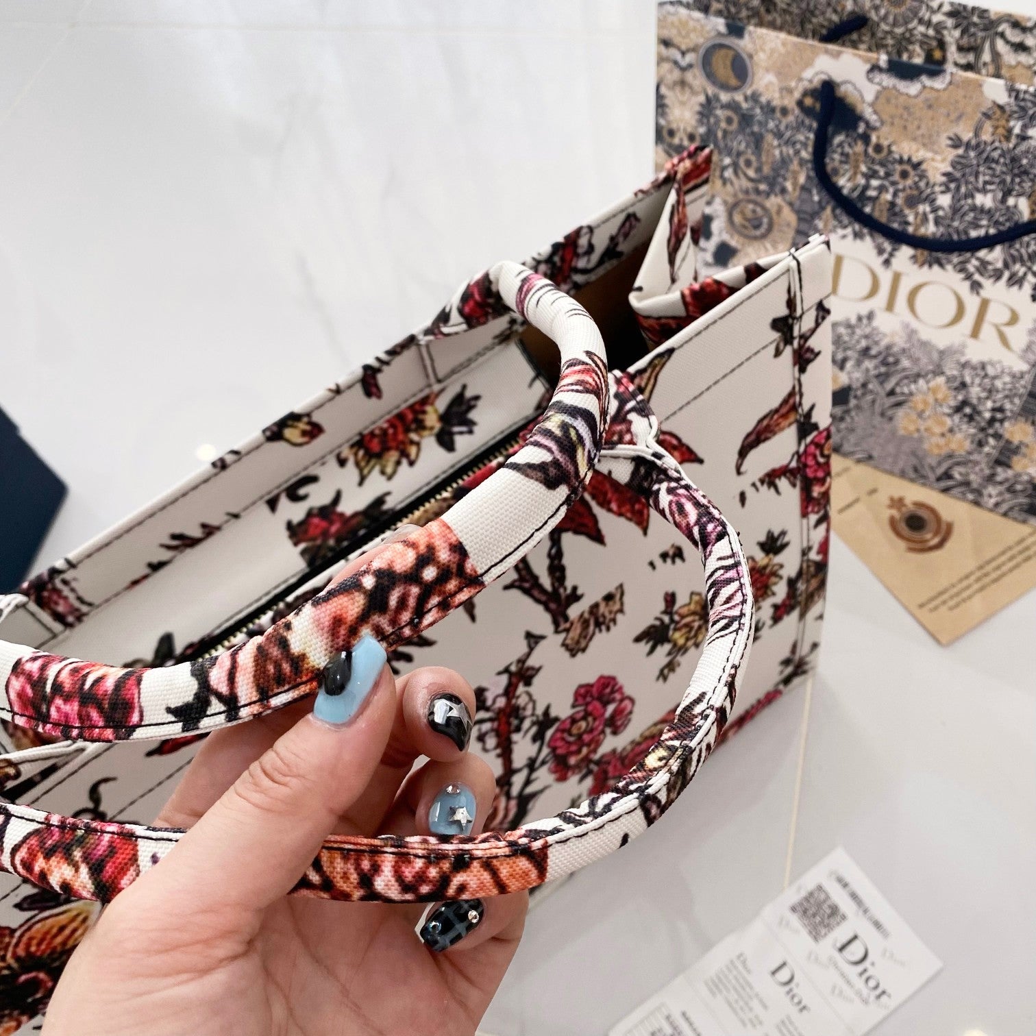 Chic & Refined: Light Luxury Leather Handbag - Bestocase
