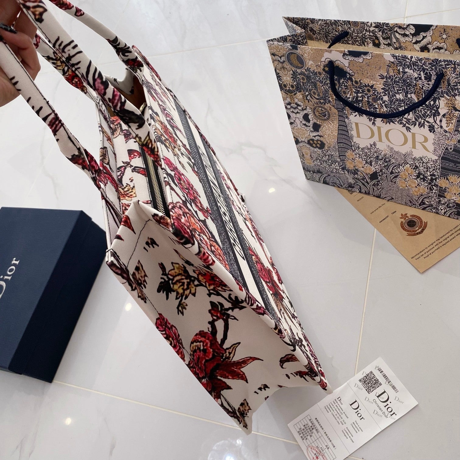 Chic & Refined: Light Luxury Leather Handbag - Bestocase