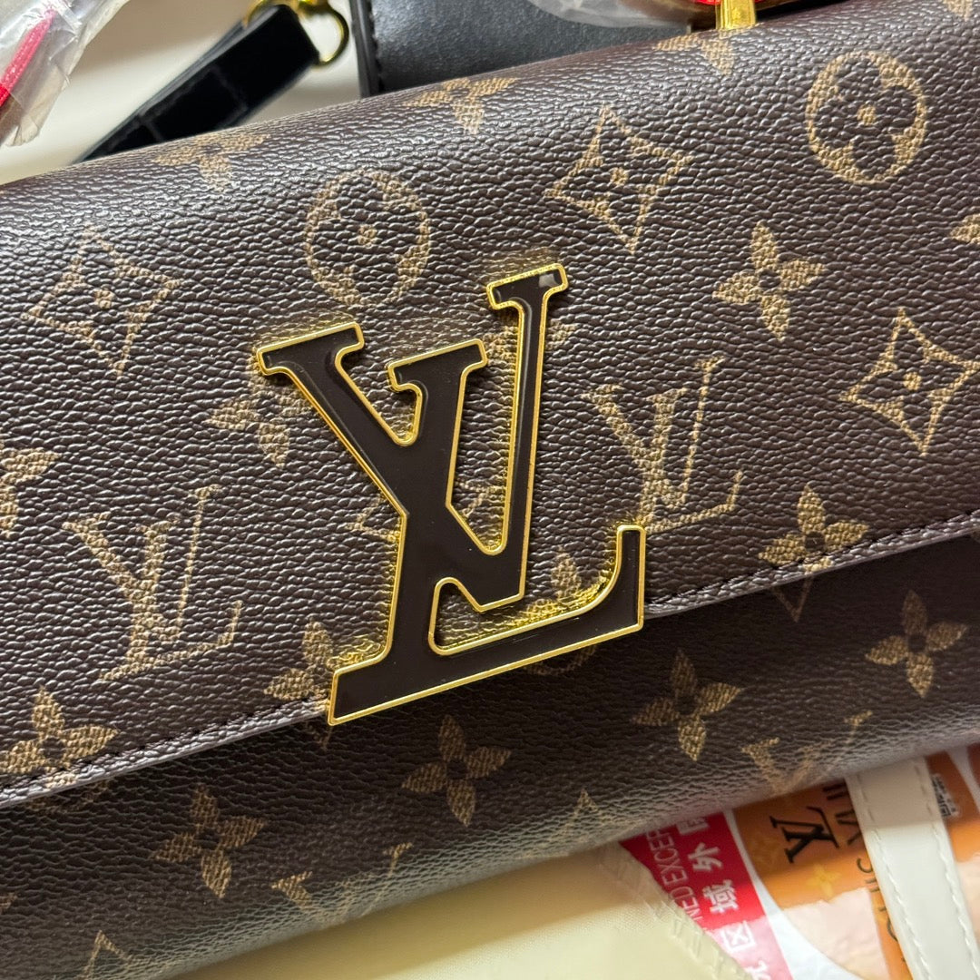 Sophisticated Leather Hand bag: Where Luxury Meets Style - Bestocase