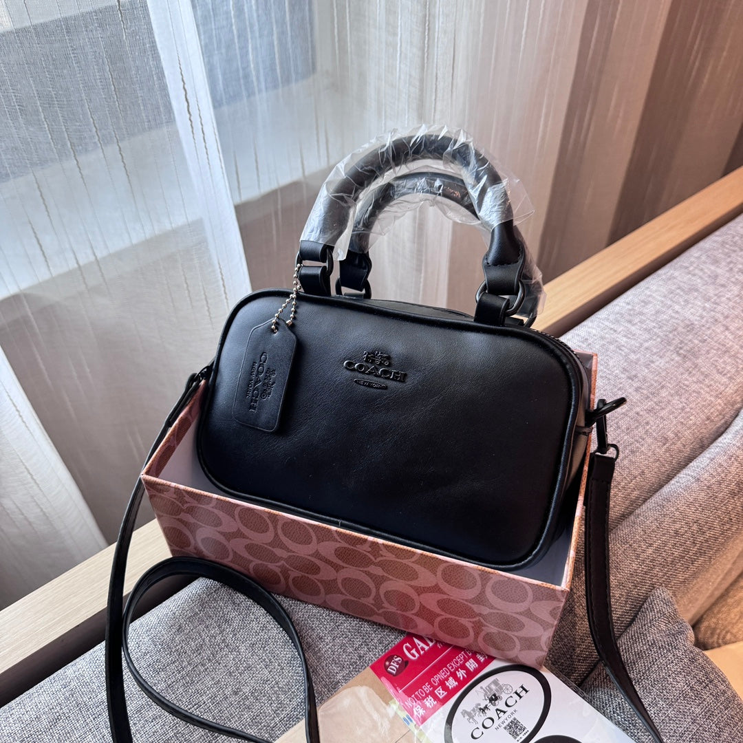 Elegant Leather Handbag: A Touch of Light Luxury - Bestocase