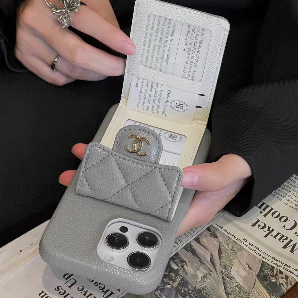 Funda para iPhone con cadena CC