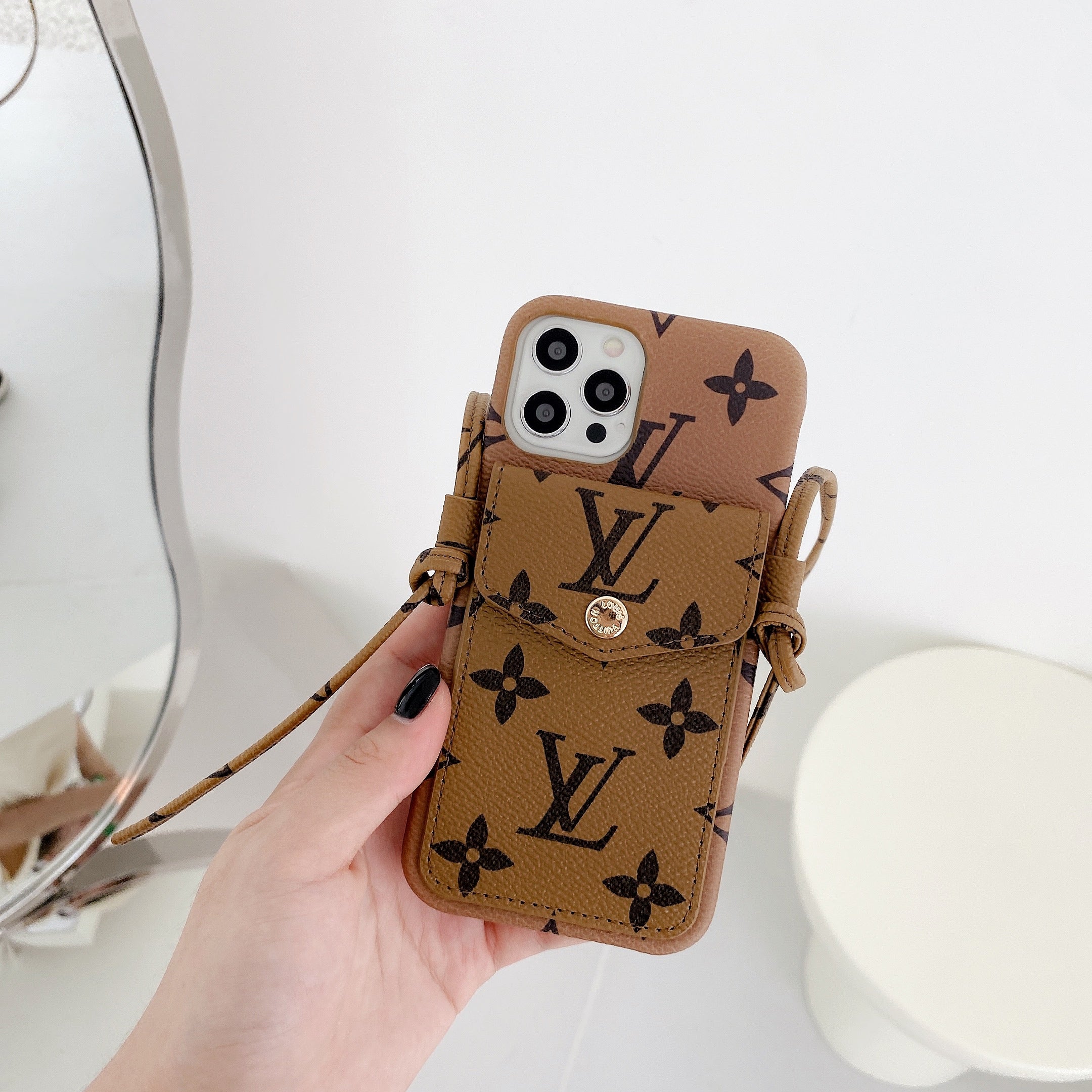 Lou Leather Chain iPhone Case - Bestocase